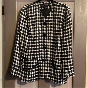 100% Silk Houndstooth blazer with gorgeous buttons